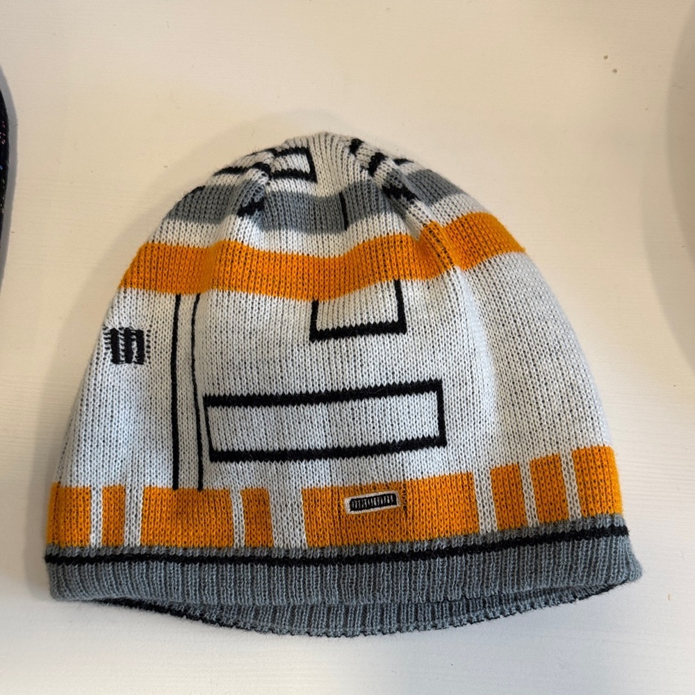 Star Wars Beanie Set with Pom Pom (2) - Picture 7 of 8